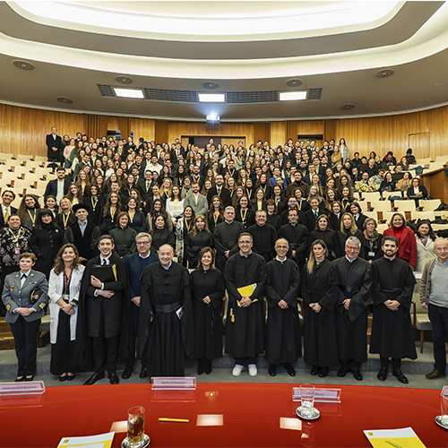 Comunidade | FMUP reconheceu publicamente os novos Graduados do MIMED