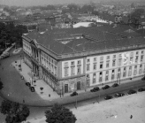 Fotografia da Vista area do edifcio da Reitoria da U.PORTO, em 1953 / Photo of Aerial view of the Rectory building U.PORTO in 1953