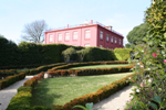 Fotografia da Casa Andresen - Fachadas sul e nascente enquadradas pelo Jardim Botnico / Photo of Casa Andresen - south and east faades seen from the Botanical Garden