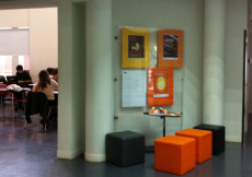 cone de foto dos materiais promocionais da Semana do A. Aberto 2013 e de um Workshop nas instalaes do e-Learning Caf da U.Porto