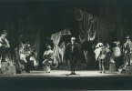 Foto de membros do Teatro Universitrio do Porto em atuao
