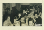 Foto de membros do Teatro Universitrio do Porto num jantar