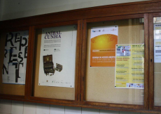cone da foto do Poster de divulgao da Semana A. Aberto 2012 no placard do 1 piso do edifcio da Reitoria da U.Porto