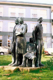 Esttua Os Emigrantes, Mono / Statue Os Emigrantes, Mono