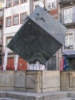 Cubo de José Rodrigues, na praça da Ribeira